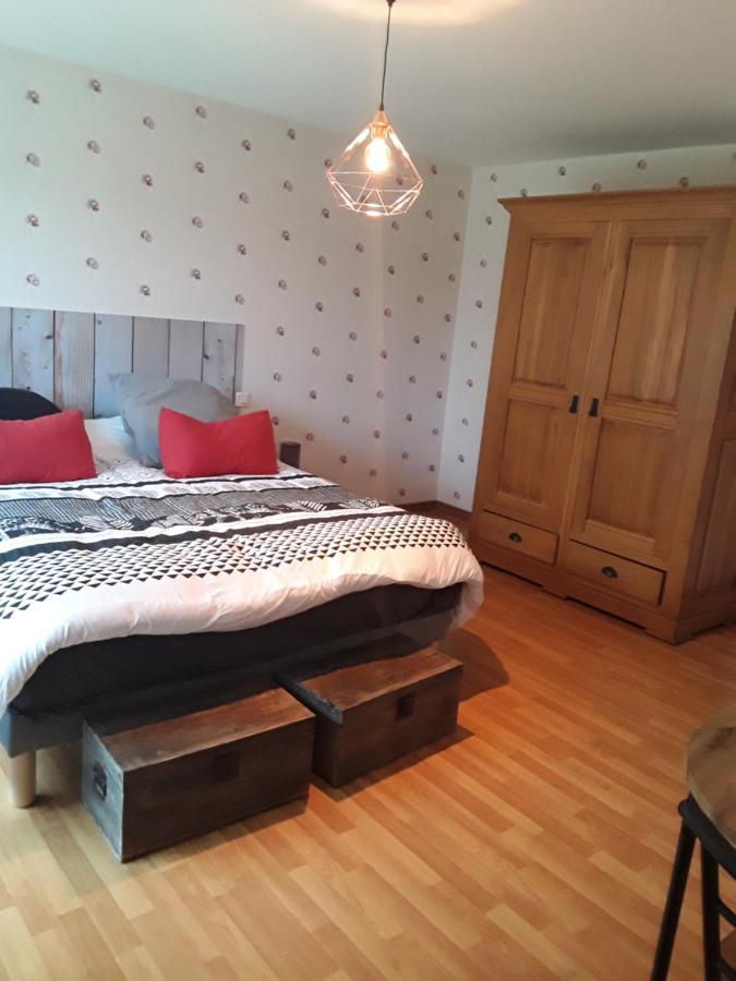 Chambre D'Hotes Cote Jardin Soulignonne Экстерьер фото